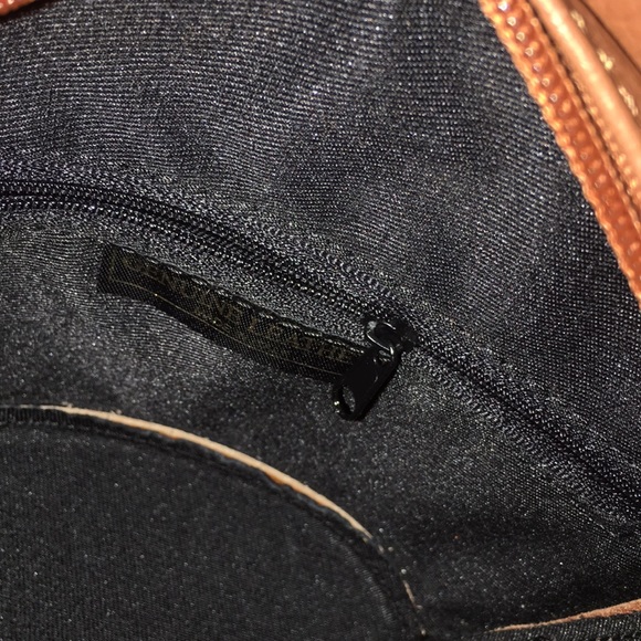 Genuine Minimal Leather Crossbody Bag - Picture 4 of 4